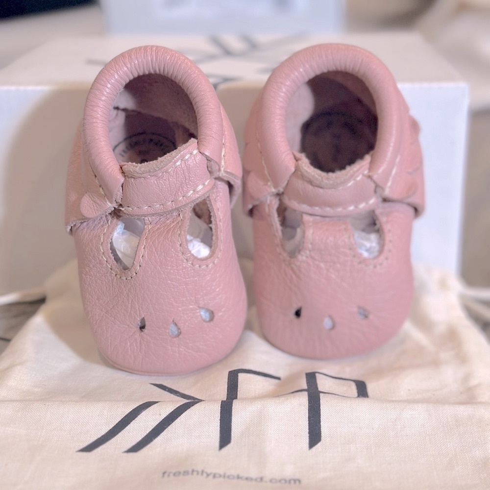 Sz 2 Freshly Picked Soft Soles, Blush Pink Mary Janes with Dustcover